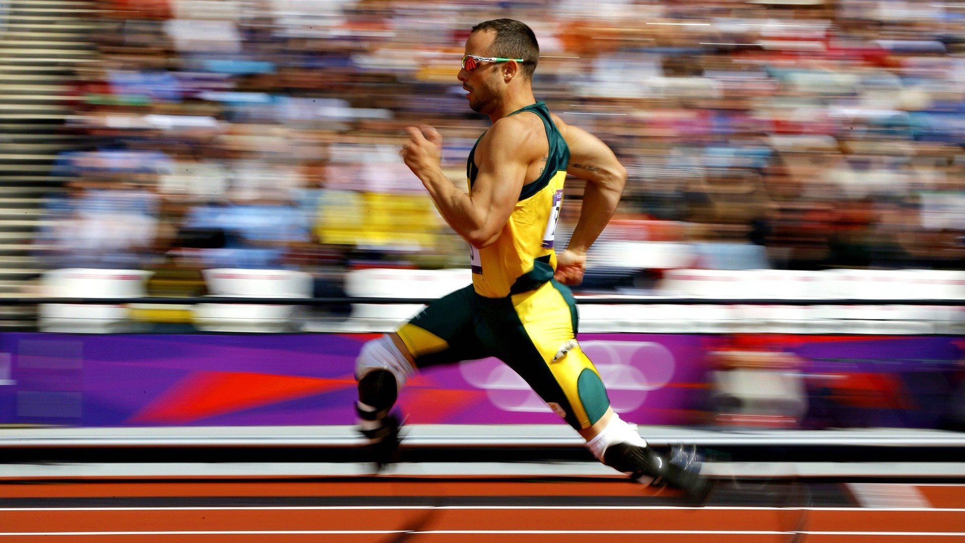 ayx爱游戏官网-关键封盖：李磊封堵对手关键投篮，稳住胜局！